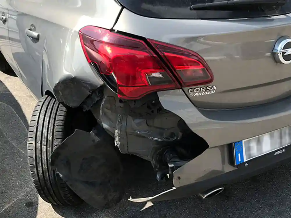 Riparazione Carrozzeria di Opel Corsa a Verona